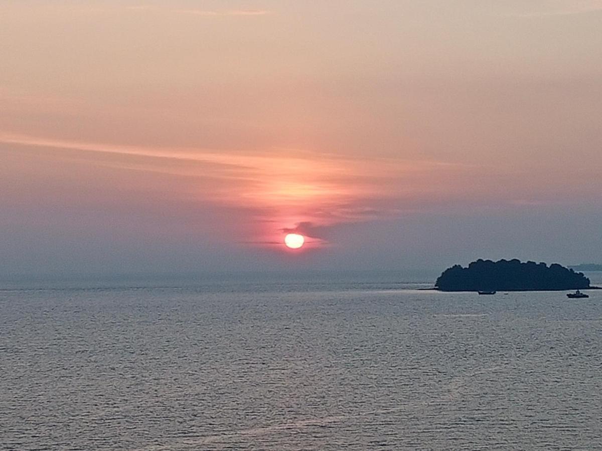Sunshine Bay Resort بورت ديكسون المظهر الخارجي الصورة